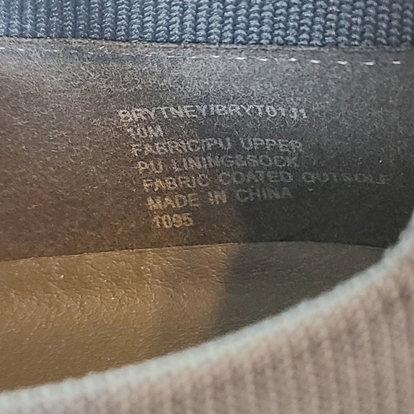 Material Girl Grey Sneaker 10 NWT - Picture 6 of 7